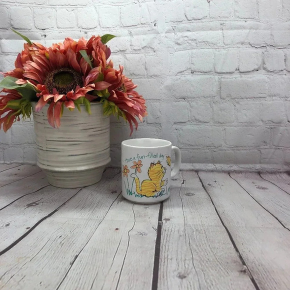 Vintage mug with cat have a fun filled day - Picture 1 of 7